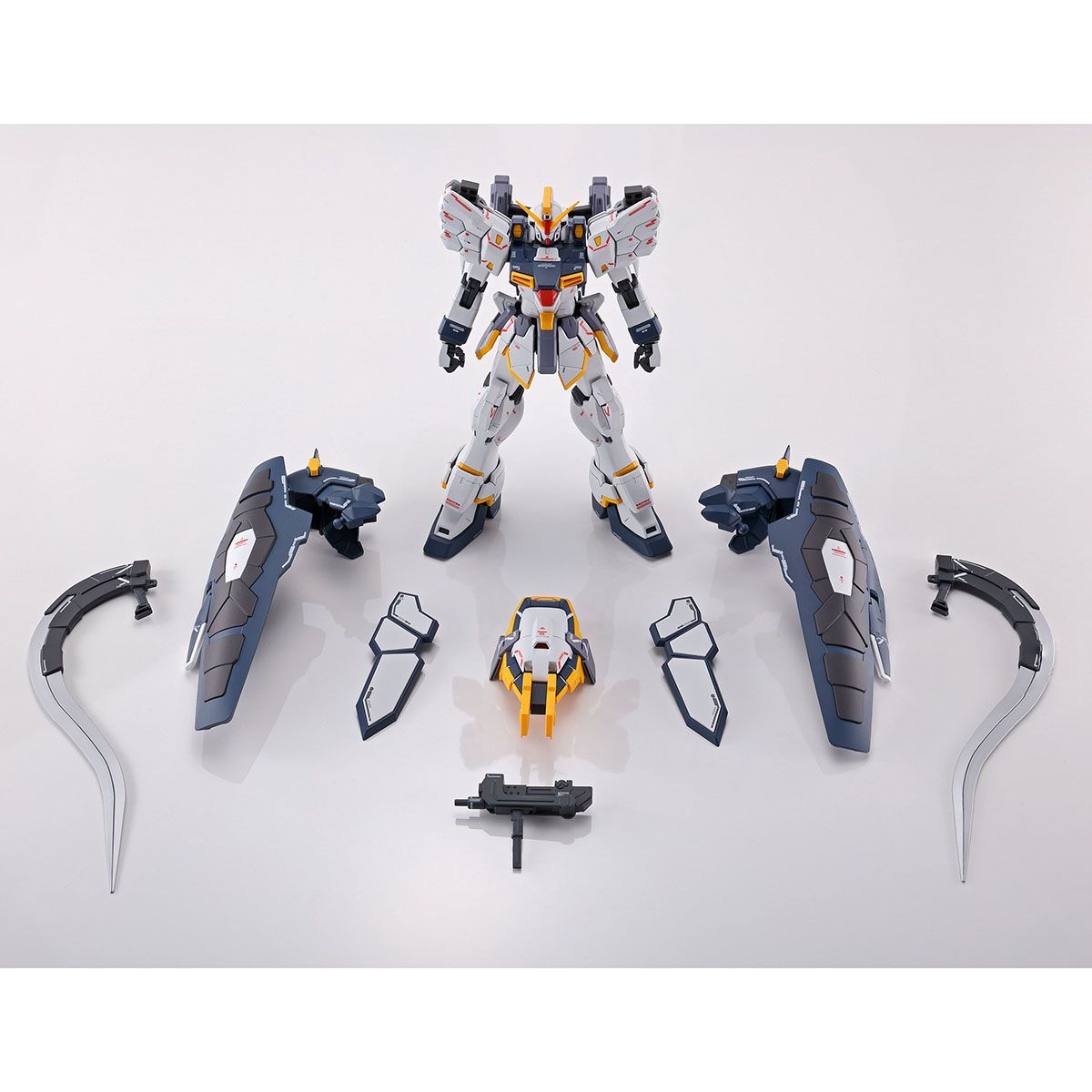 Bandai Hobby MG 1/100 GUNDAM SANDROCK EW (ARMADILLO UNIT)